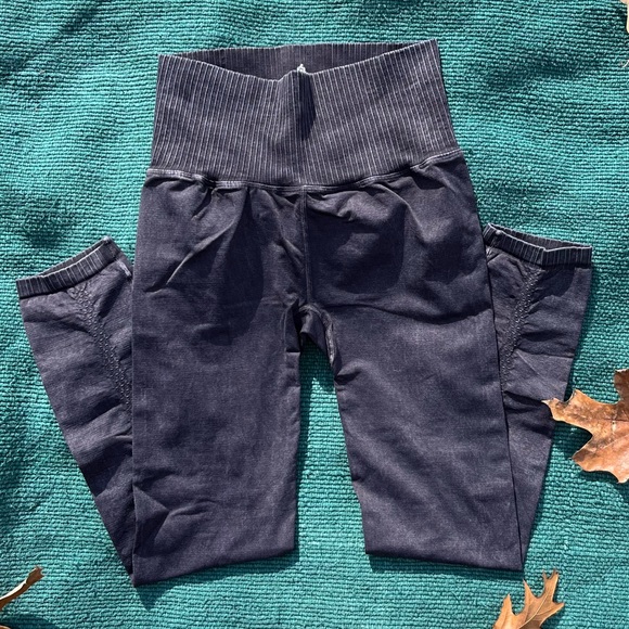 NWOT $70 Free People Good Karma 7/8 Leggings in Washed Black - Picture 3 of 10